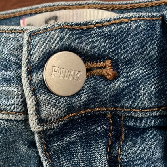 Pink distressed high rise jean shorts. Fringe btm pockets show through Sz 8 - Picture 5 of 8